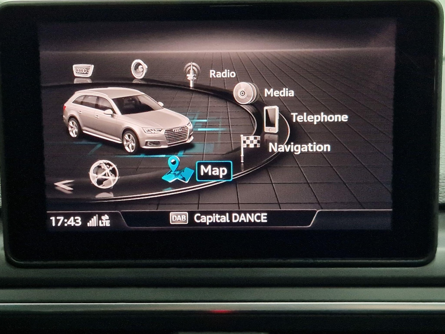 Used Audi A4 Avant 2019 for sale - 76136416: Photo 22