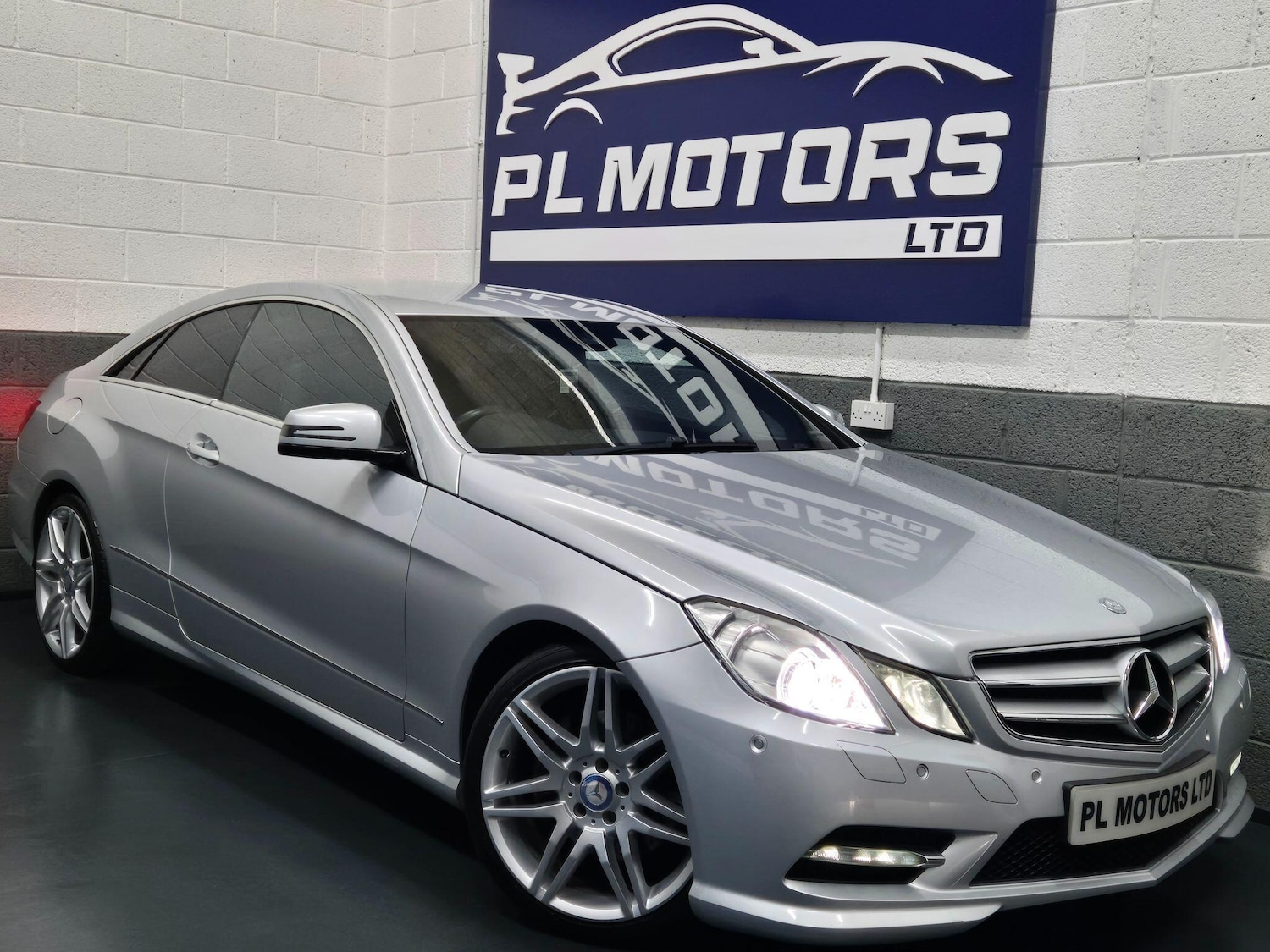 Used Mercedes-Benz E Class 2013 for sale - 76667352: Photo 1