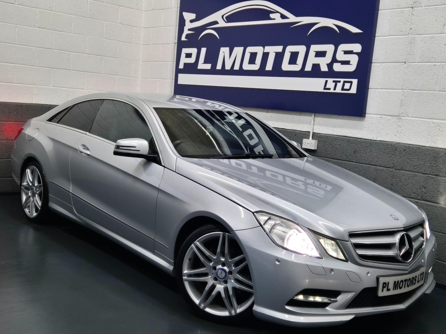 Used Mercedes-Benz E Class 2013 for sale - 76667352: Photo 10