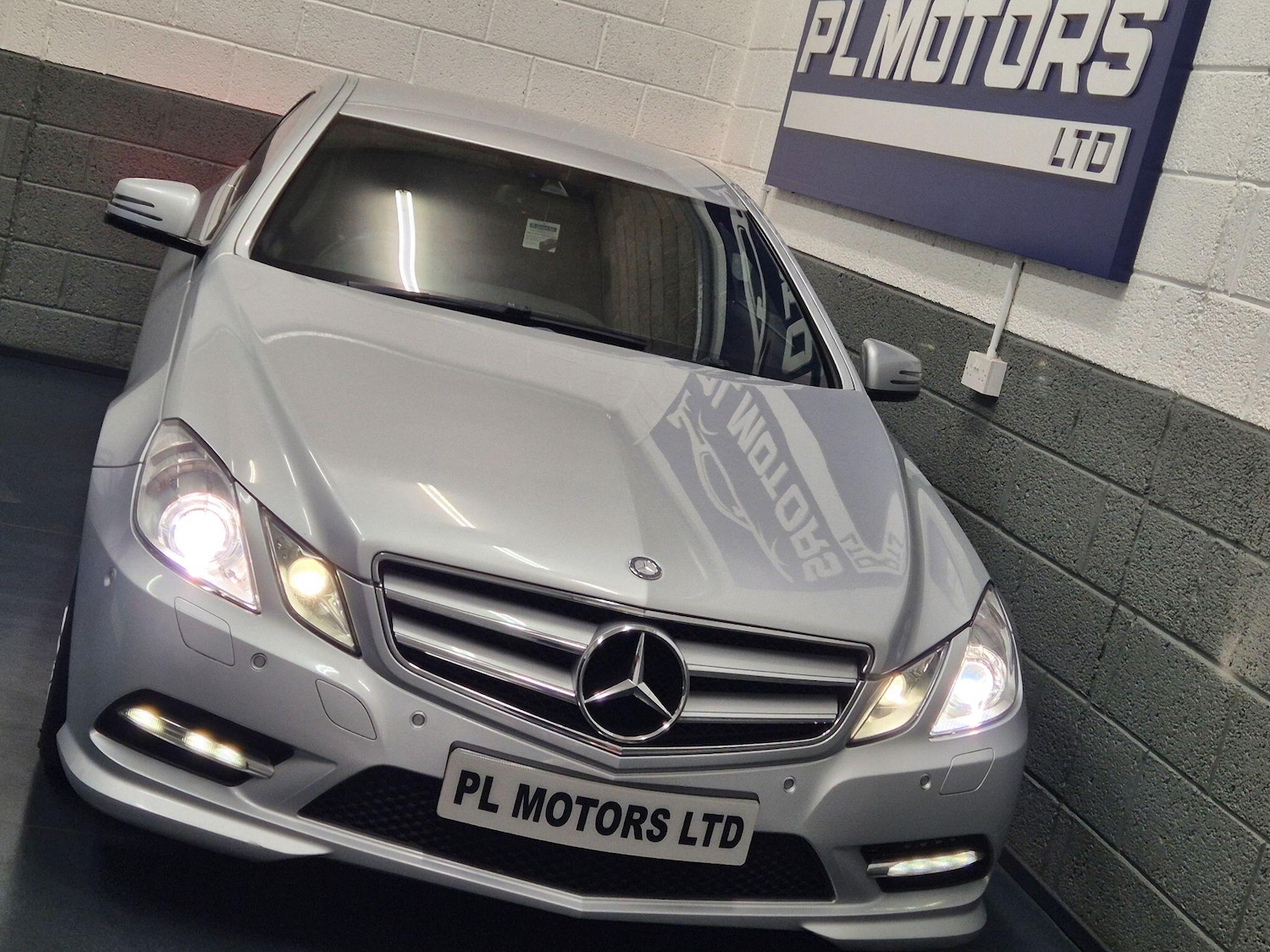 Used Mercedes-Benz E Class 2013 for sale - 76667352: Photo 2