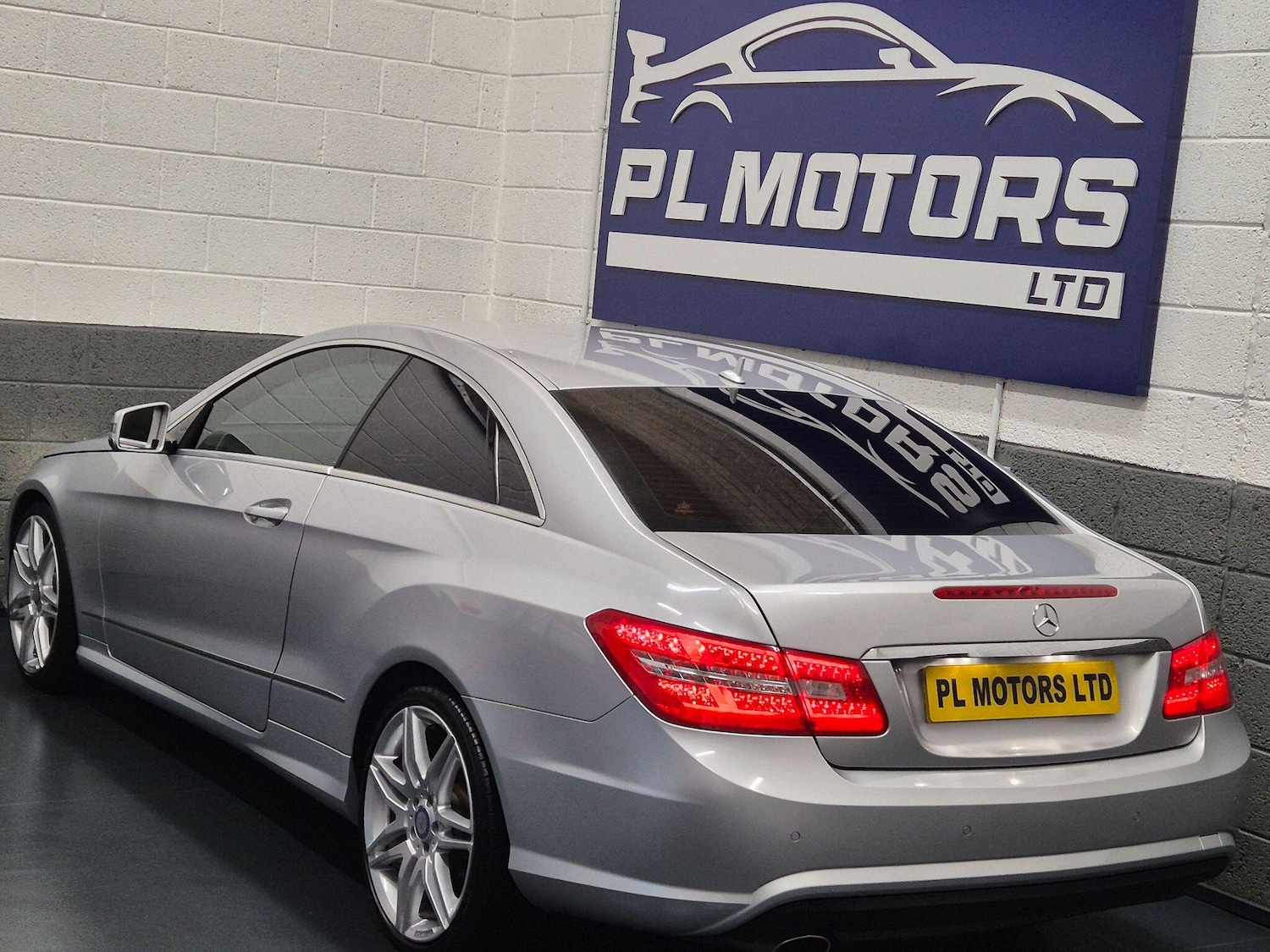 Used Mercedes-Benz E Class 2013 for sale - 76667352: Photo 3