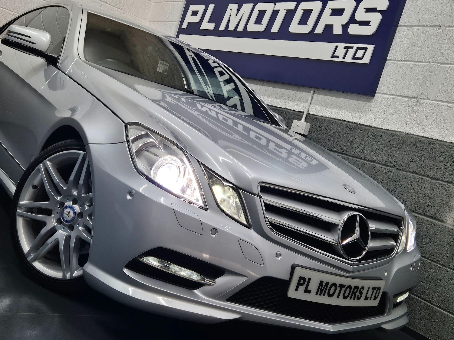 Used Mercedes-Benz E Class 2013 for sale - 76667352: Photo 32