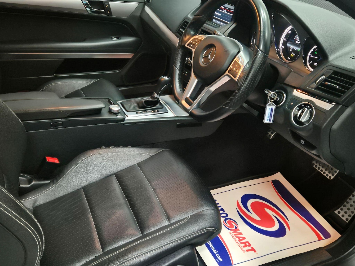 Used Mercedes-Benz E Class 2013 for sale - 76667352: Photo 33