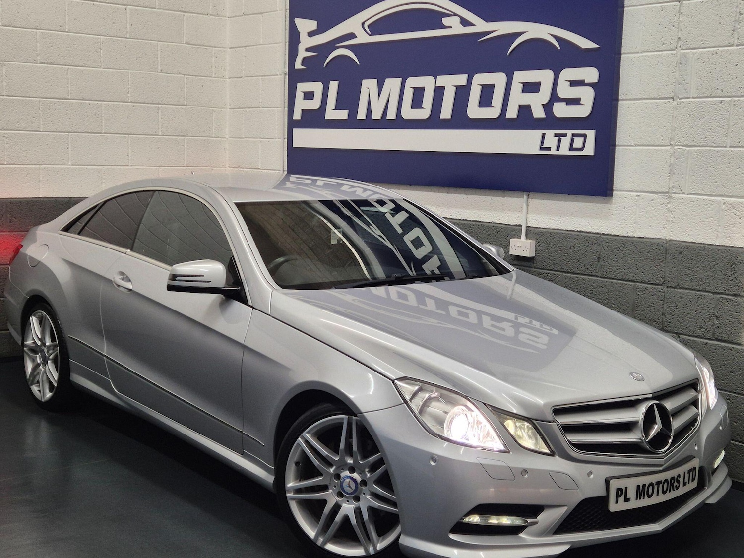 Used Mercedes-Benz E Class 2013 for sale - 76667352: Photo 5
