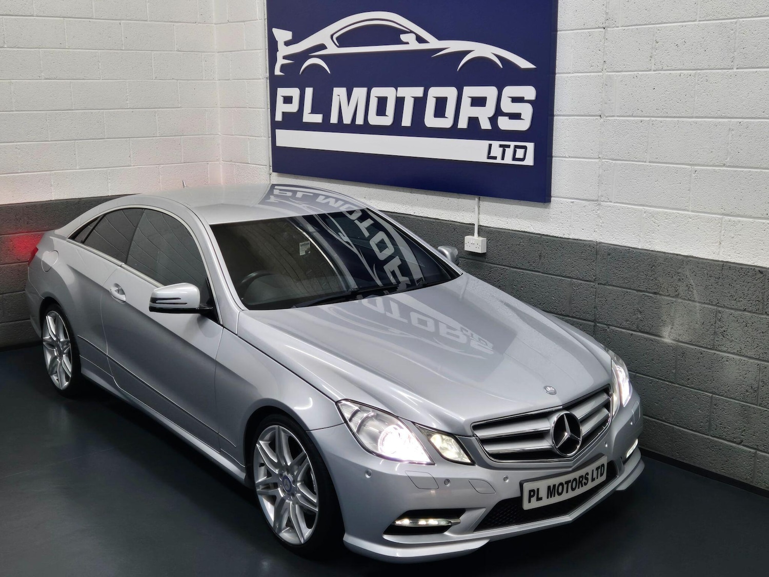Used Mercedes-Benz E Class 2013 for sale - 76667352: Photo 6