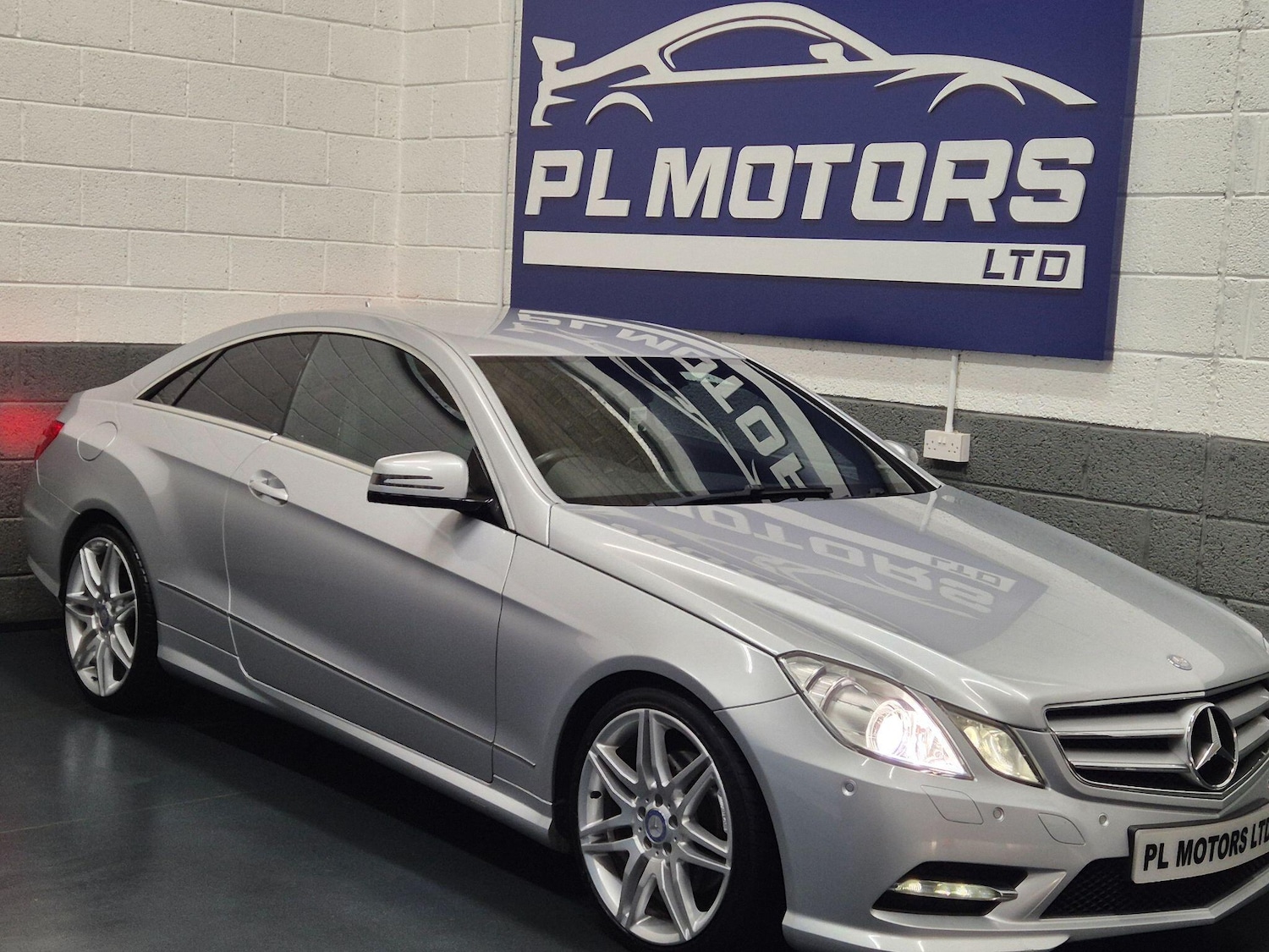 Used Mercedes-Benz E Class 2013 for sale - 76667352: Photo 9