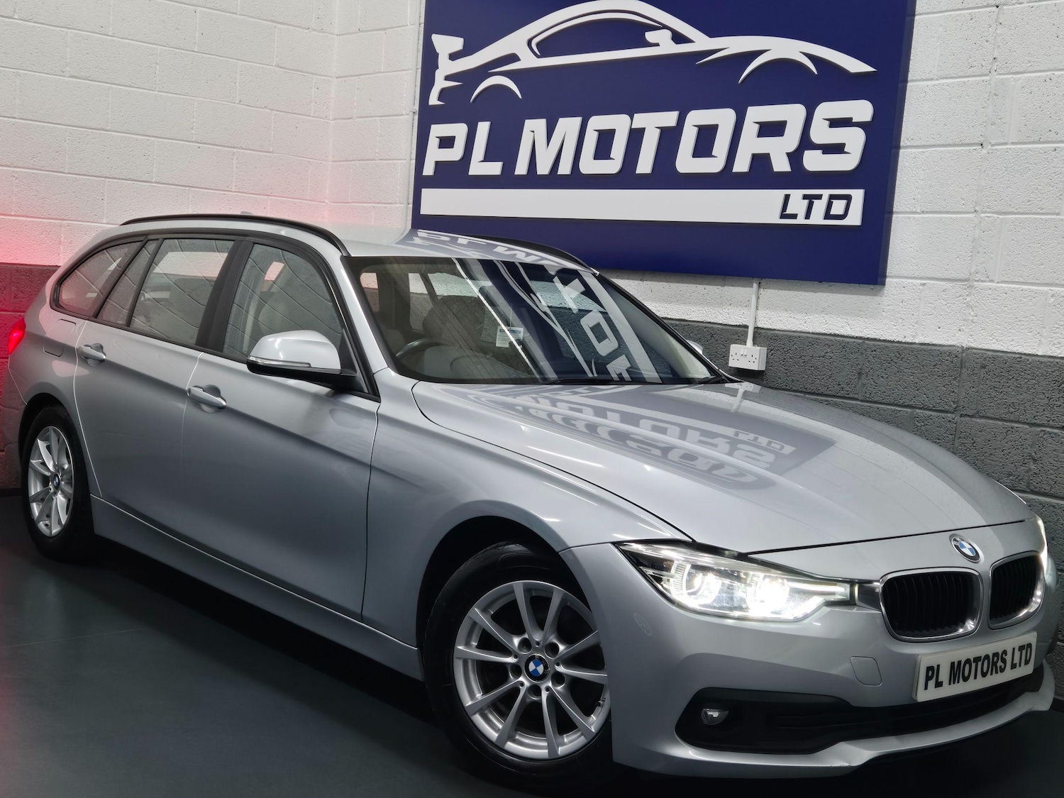 Used BMW 3 Series 2018 for sale - 76121435: Photo 1