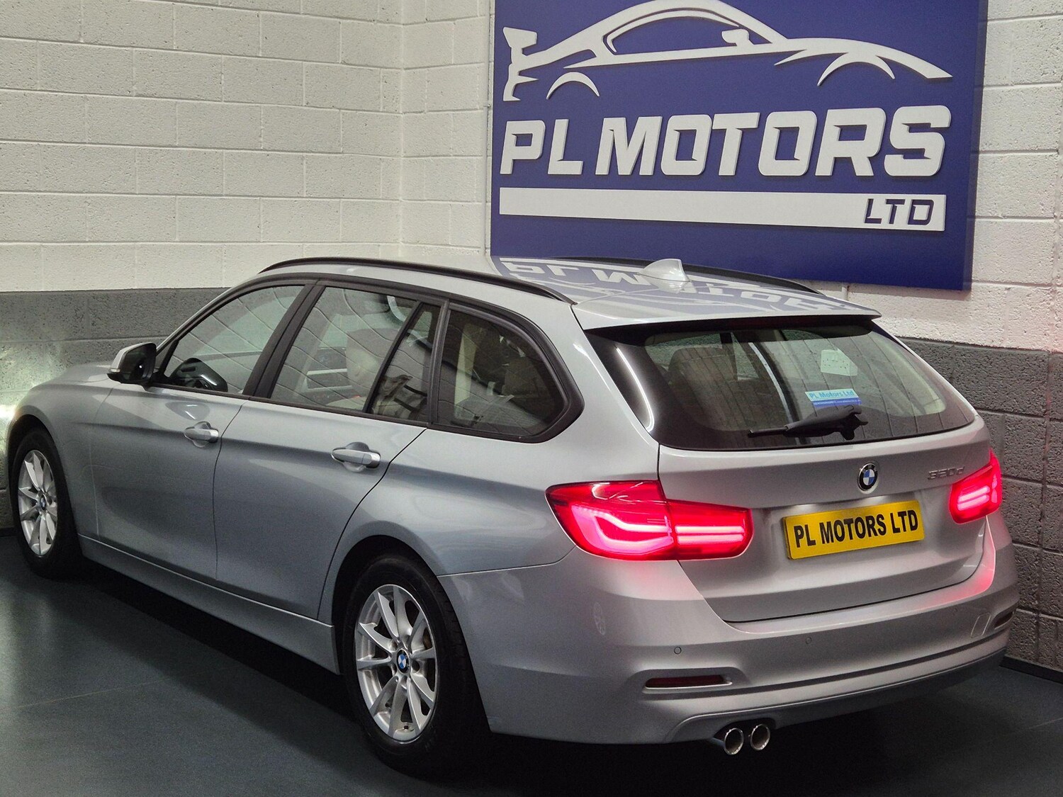 Used BMW 3 Series 2018 for sale - 76121435: Photo 2