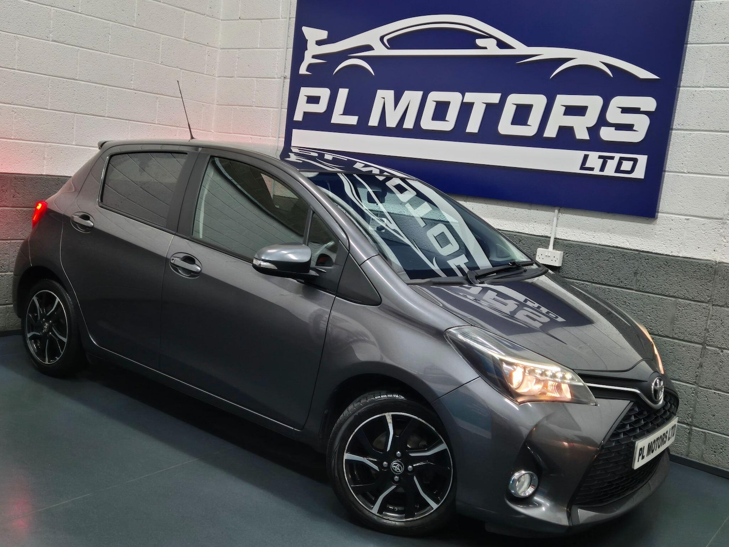 Used Toyota Yaris 2015 for sale - 76511971: Photo 2