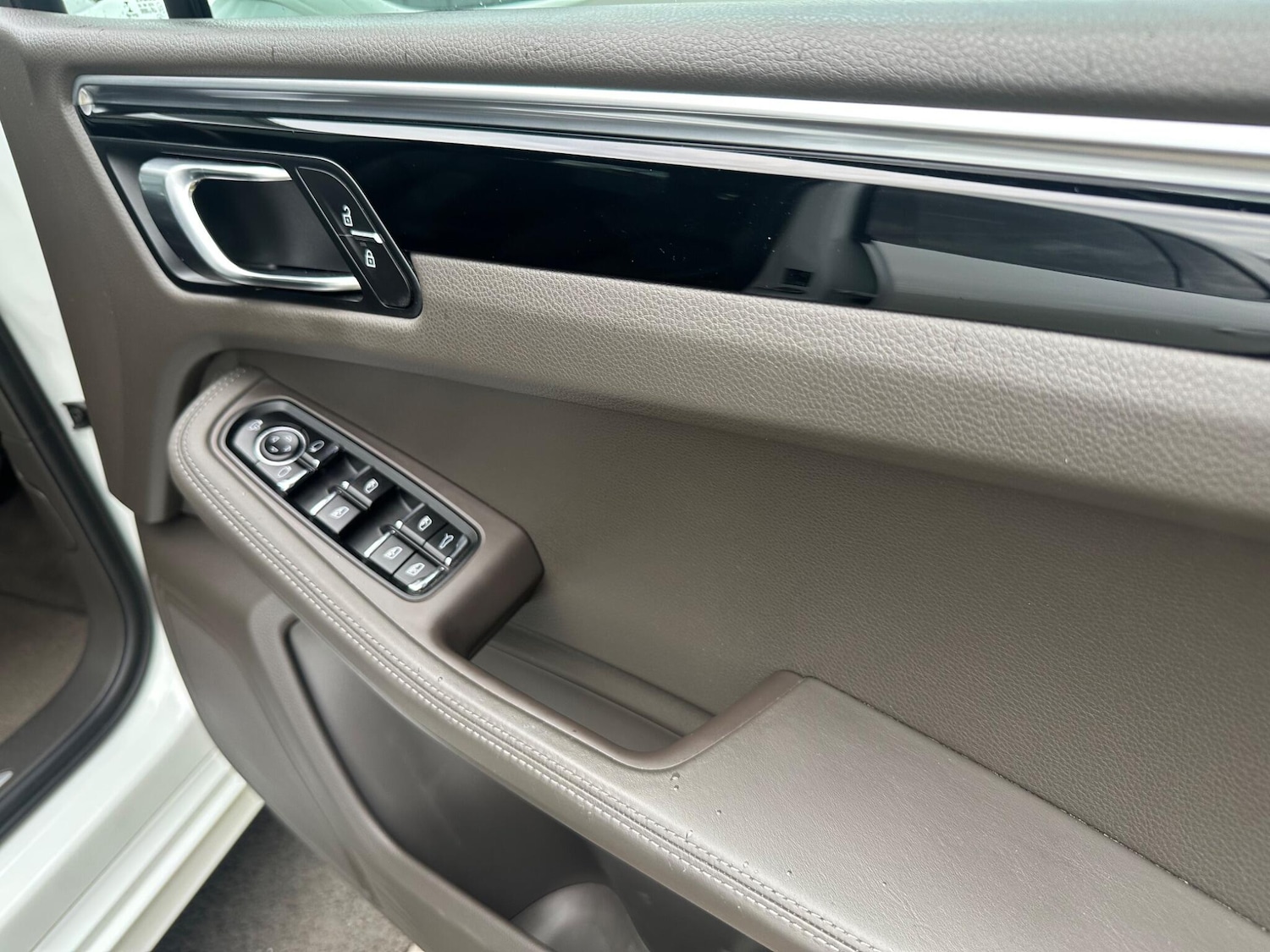 Used Porsche Macan 2021 for sale - 76415346: Photo 21