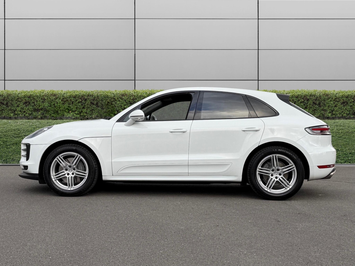 Used Porsche Macan 2021 for sale - 76415346: Photo 5