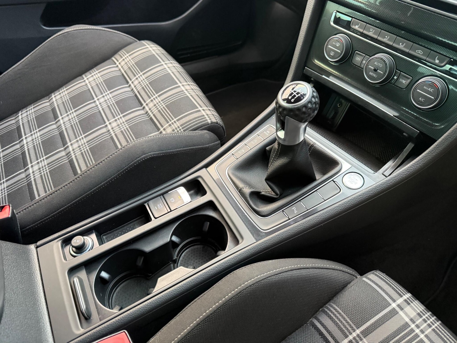 Used Volkswagen Golf 2016 for sale - 76584807: Photo 10