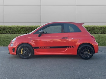 Used Abarth 695 2024 for sale - 76415351: Photo