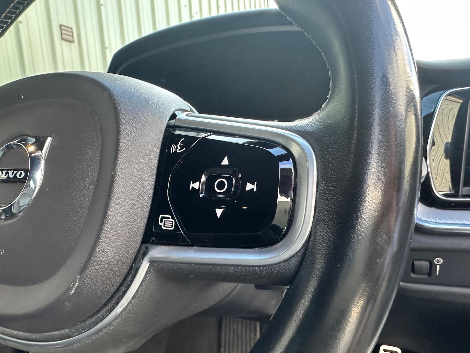 Used Volvo V60 2019 for sale - 76415369: Photo 18