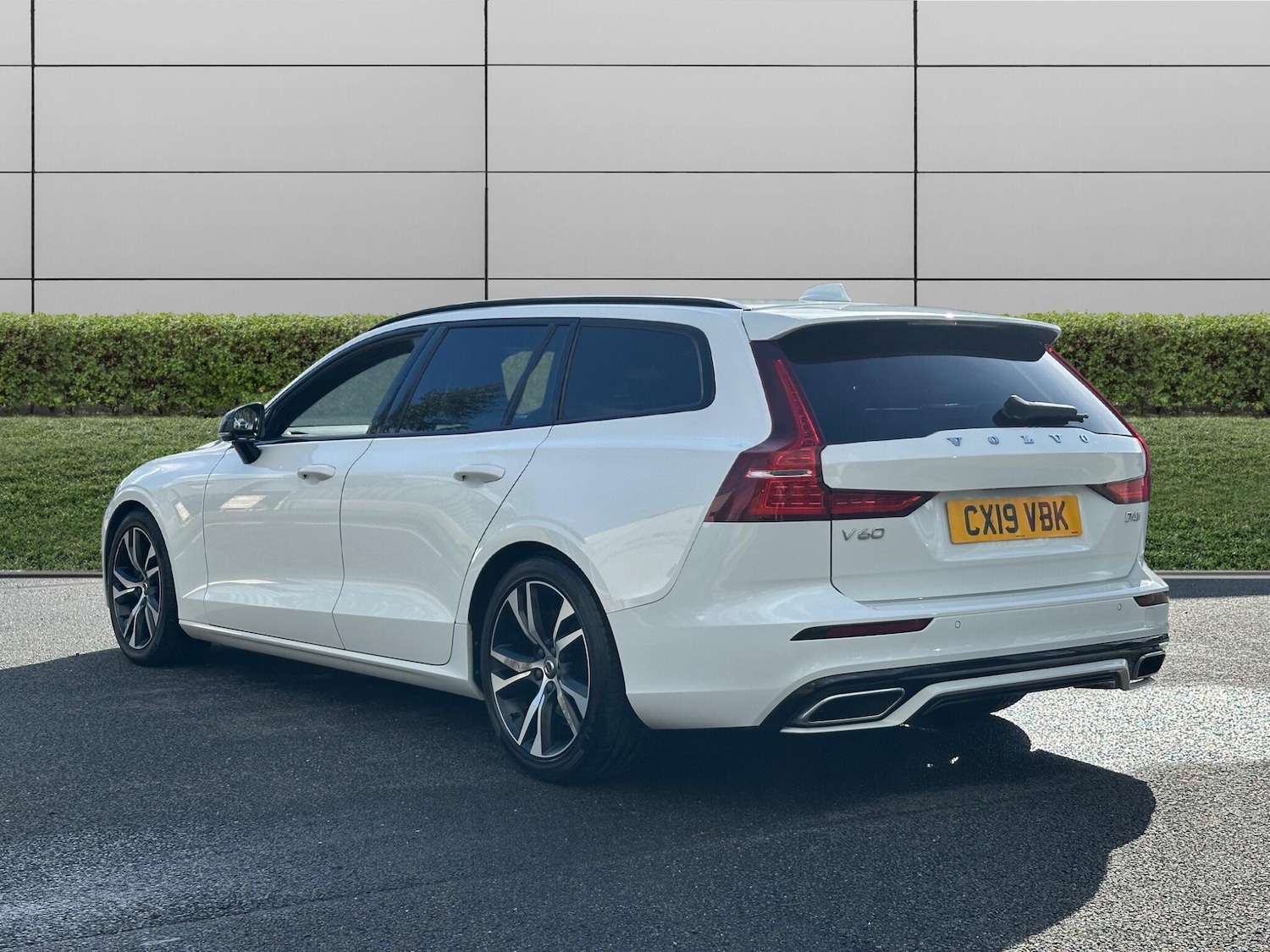 Used Volvo V60 2019 for sale - 76415369: Photo 4
