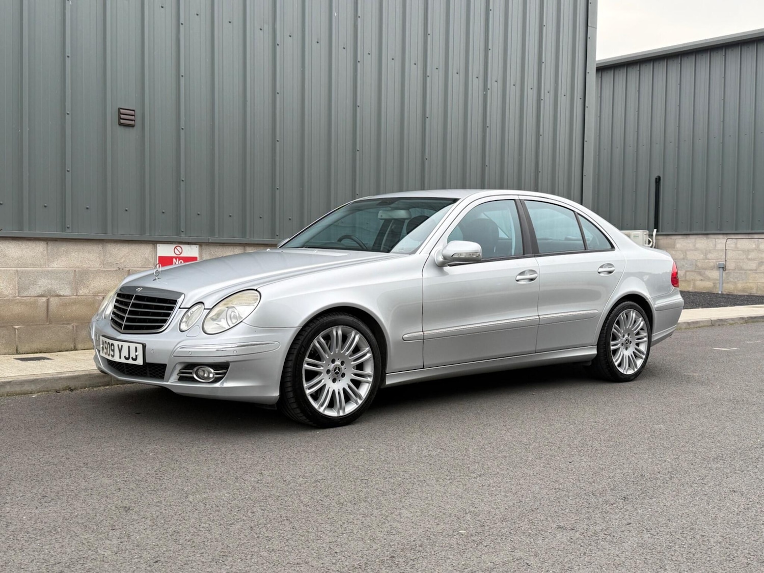 Used Mercedes-Benz E Class 2009 for sale - 76415363: Photo 1