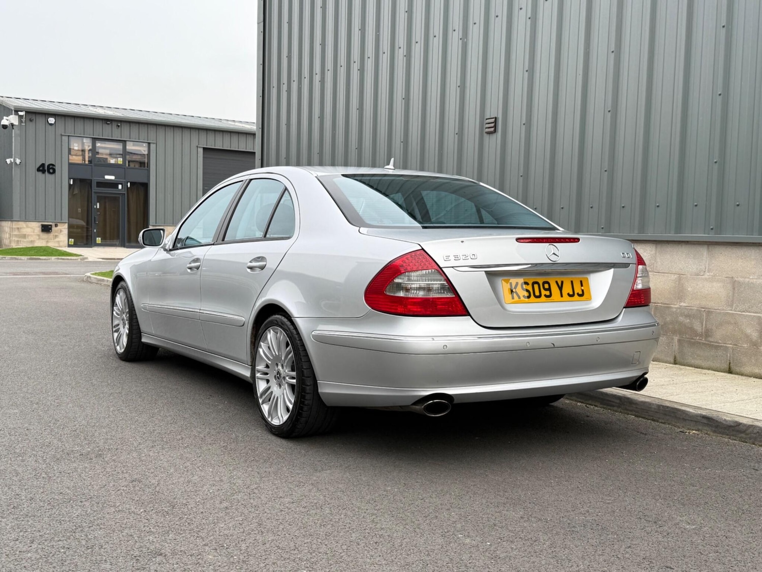 Used Mercedes-Benz E Class 2009 for sale - 76415363: Photo 3