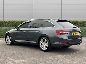 Used Skoda Superb 2019 for sale - 76415358: Photo