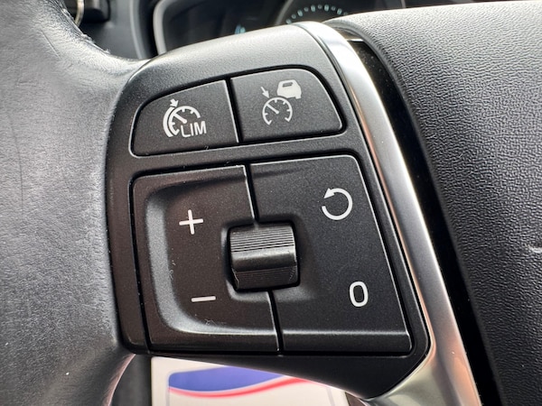 Used Volvo V40 2014 for sale - 75658429: Photo 25