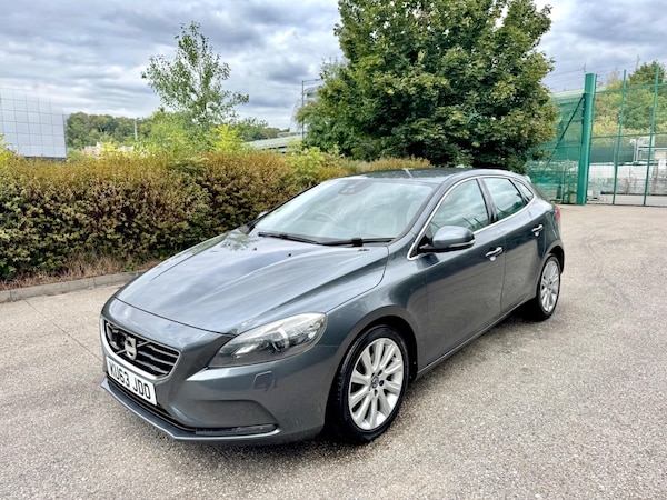 Used Volvo V40 2014 for sale - 75658429: Photo 2