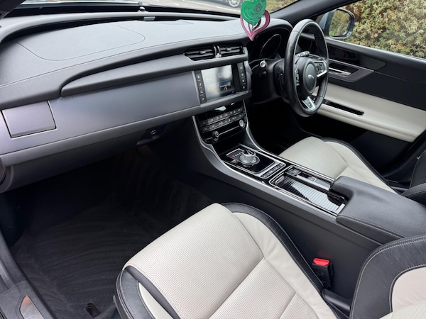 Used Jaguar XF 2016 for sale - 76295298: Photo 11