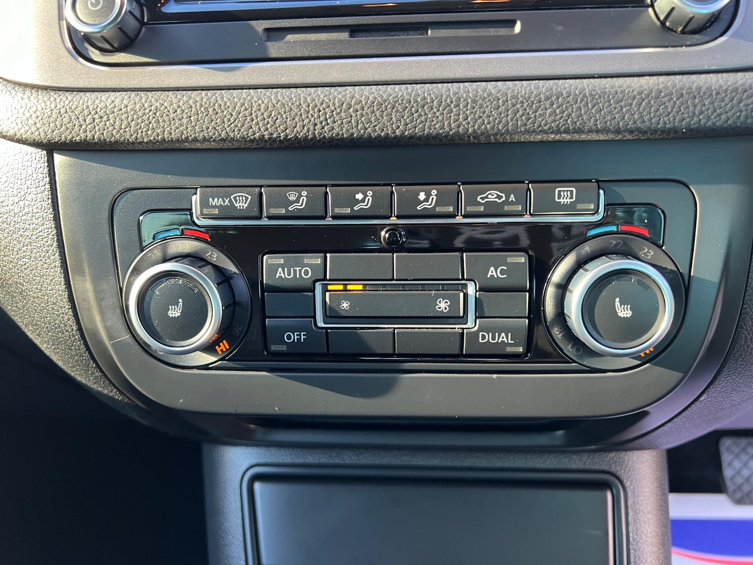 Used Volkswagen Tiguan 2010 for sale - 76991032: Photo 19