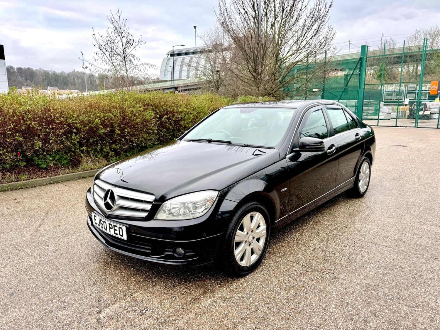 Used Mercedes-Benz C Class 2010 for sale - 77377437: Photo 2