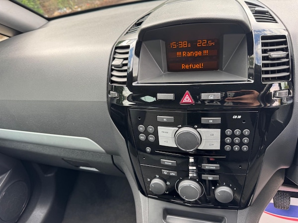 Used Vauxhall Zafira 2010 for sale - 75268729: Photo 16