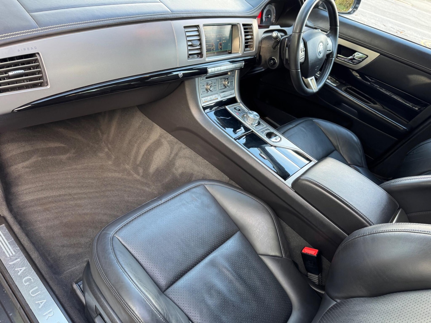 Used Jaguar XF 2011 for sale - 76633352: Photo 11