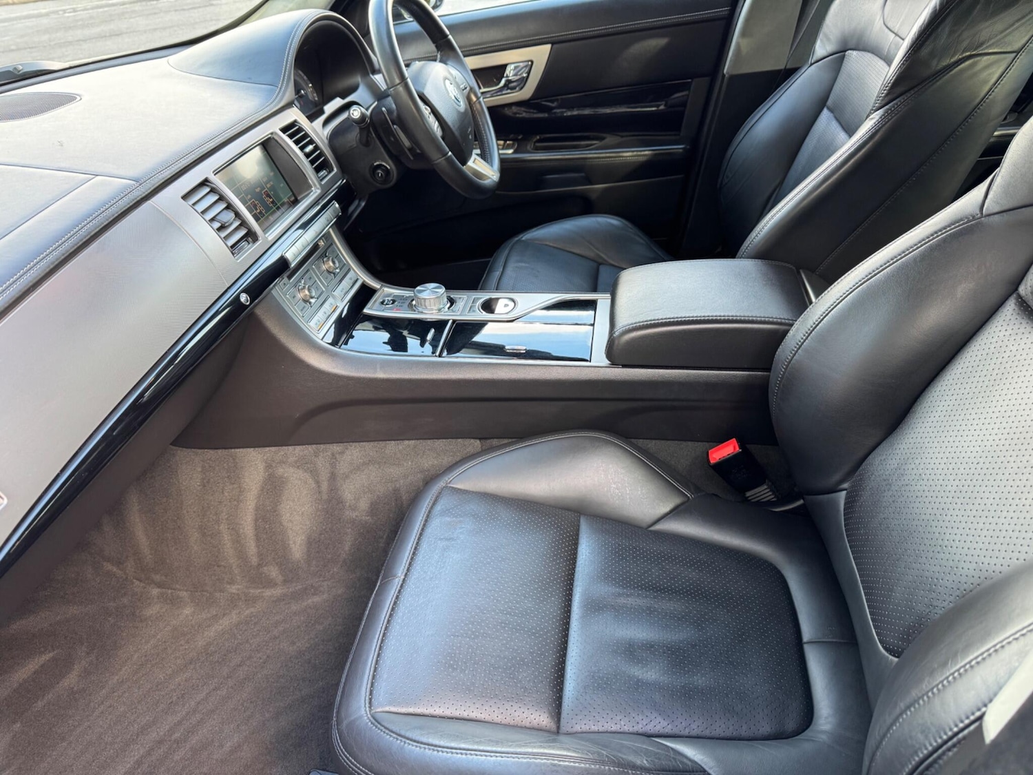 Used Jaguar XF 2011 for sale - 76633352: Photo 12