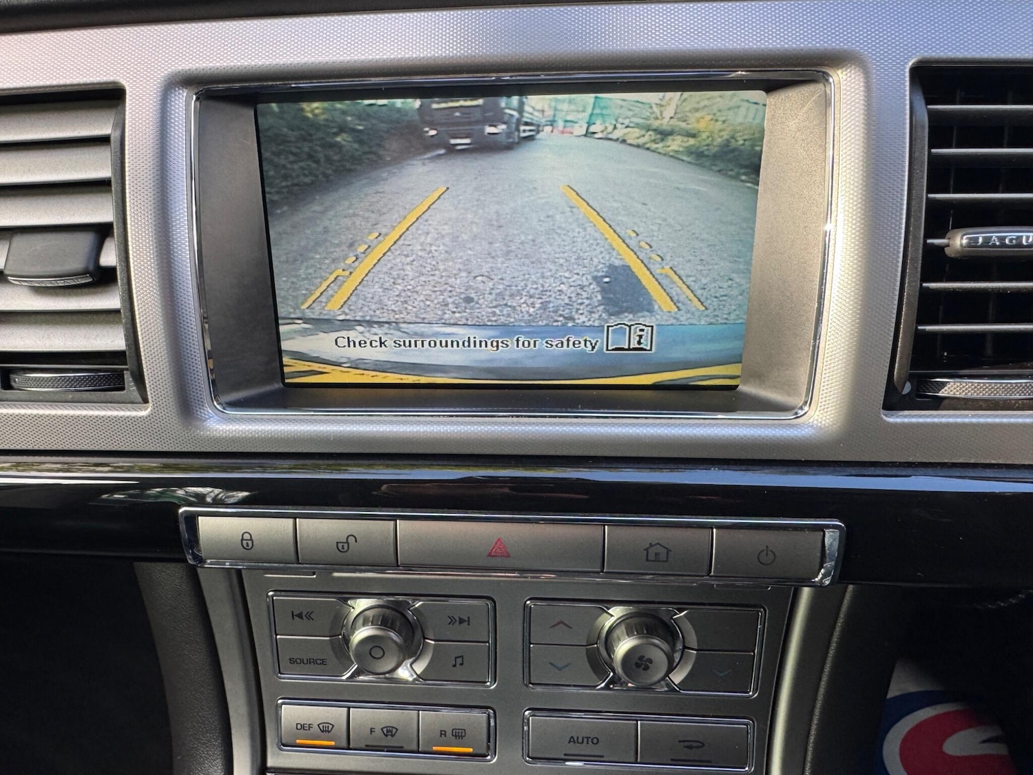 Used Jaguar XF 2011 for sale - 76633352: Photo 17