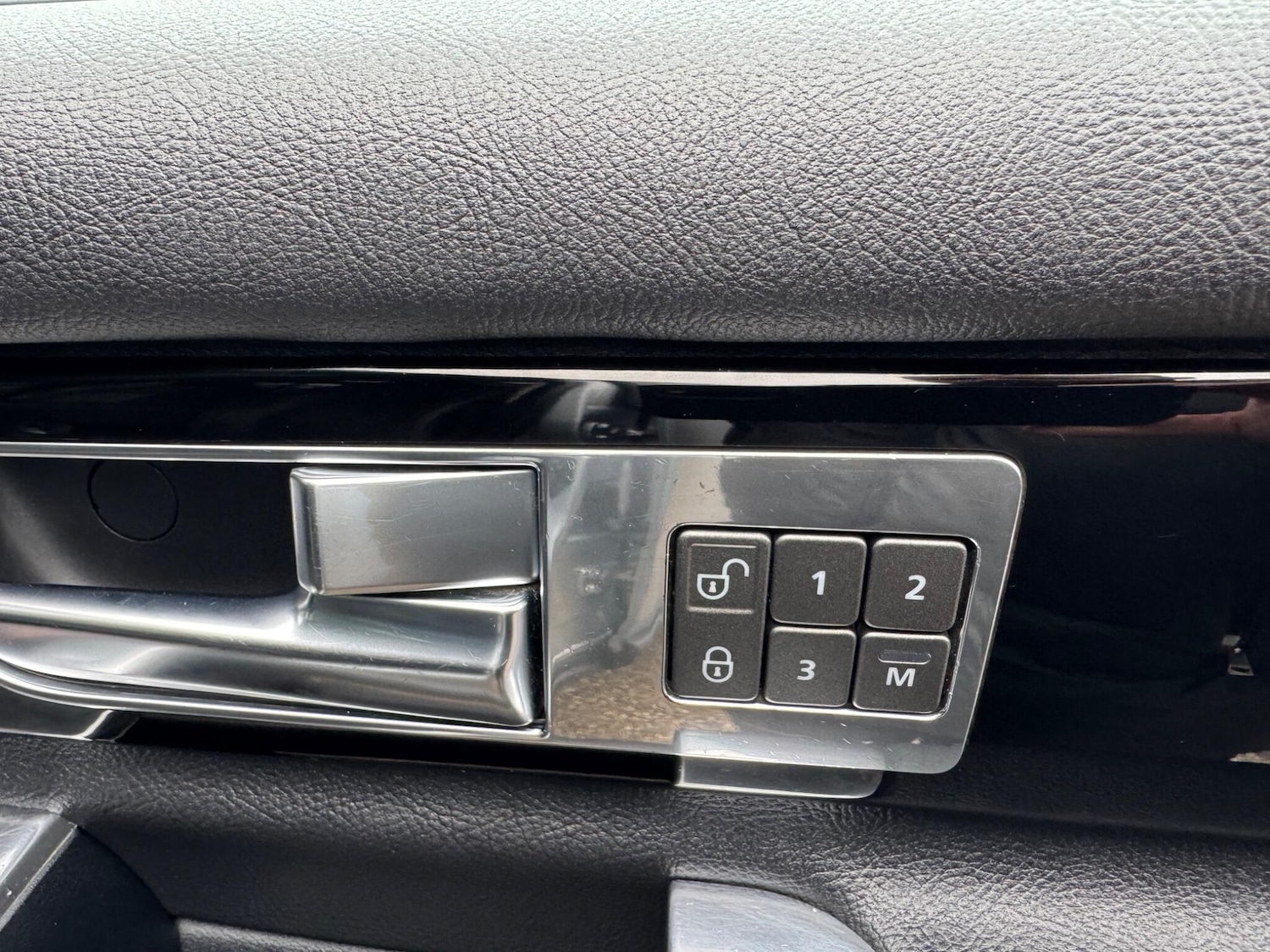 Used Land Rover Discovery 2010 for sale - 76538175: Photo 25