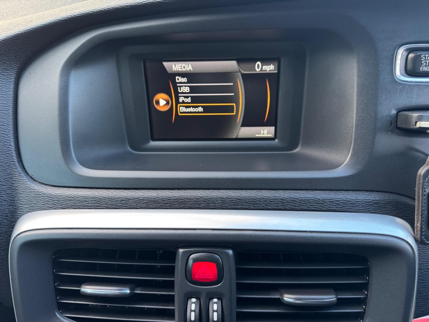 Used Volvo V40 2015 for sale - 76688787: Photo 19