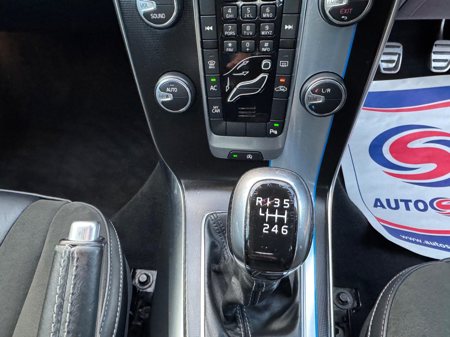 Used Volvo V40 2015 for sale - 76688787: Photo 25