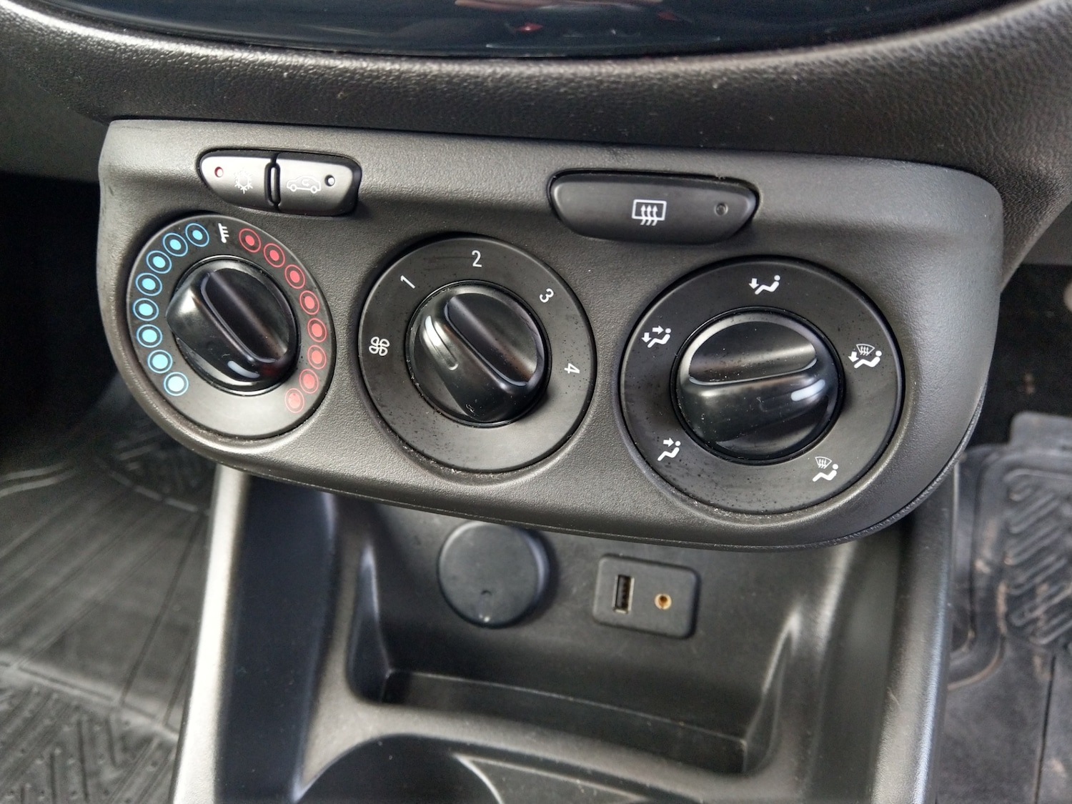 Used Vauxhall Corsa 2015 for sale - 77619265: Photo 15