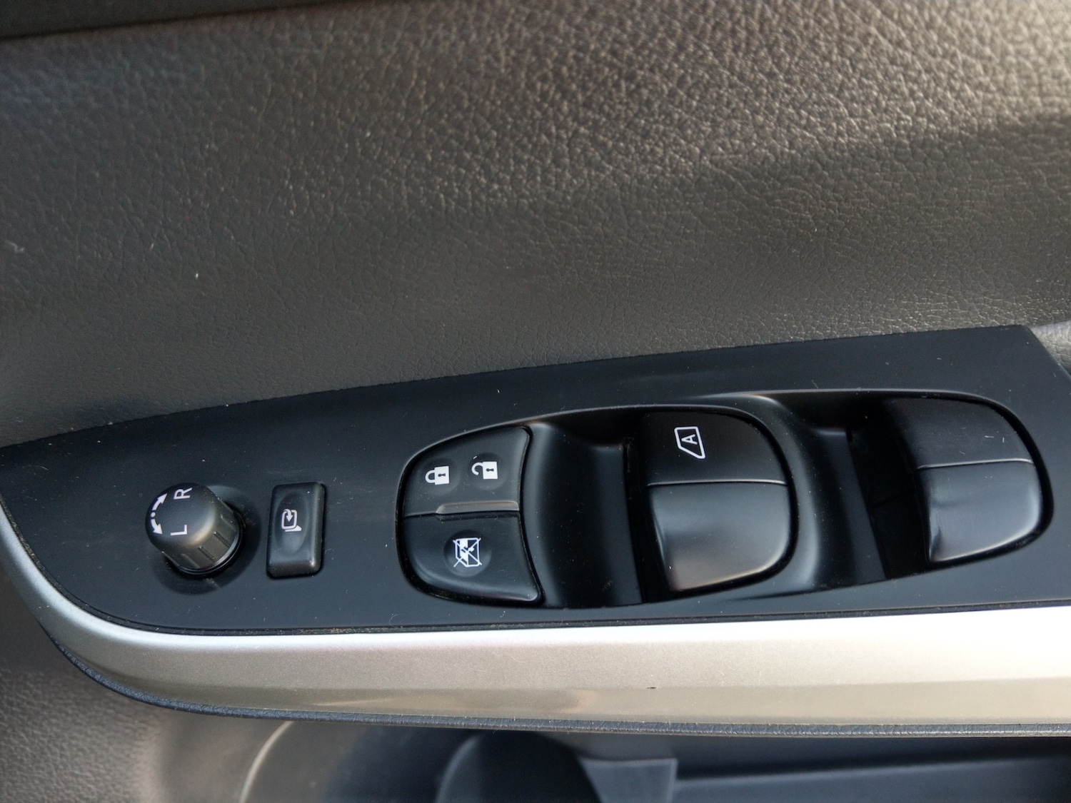 Used Nissan Navara 2017 for sale - 76669907: Photo 28