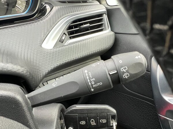 Used Peugeot 2008 2018 for sale - 75087246: Photo 30