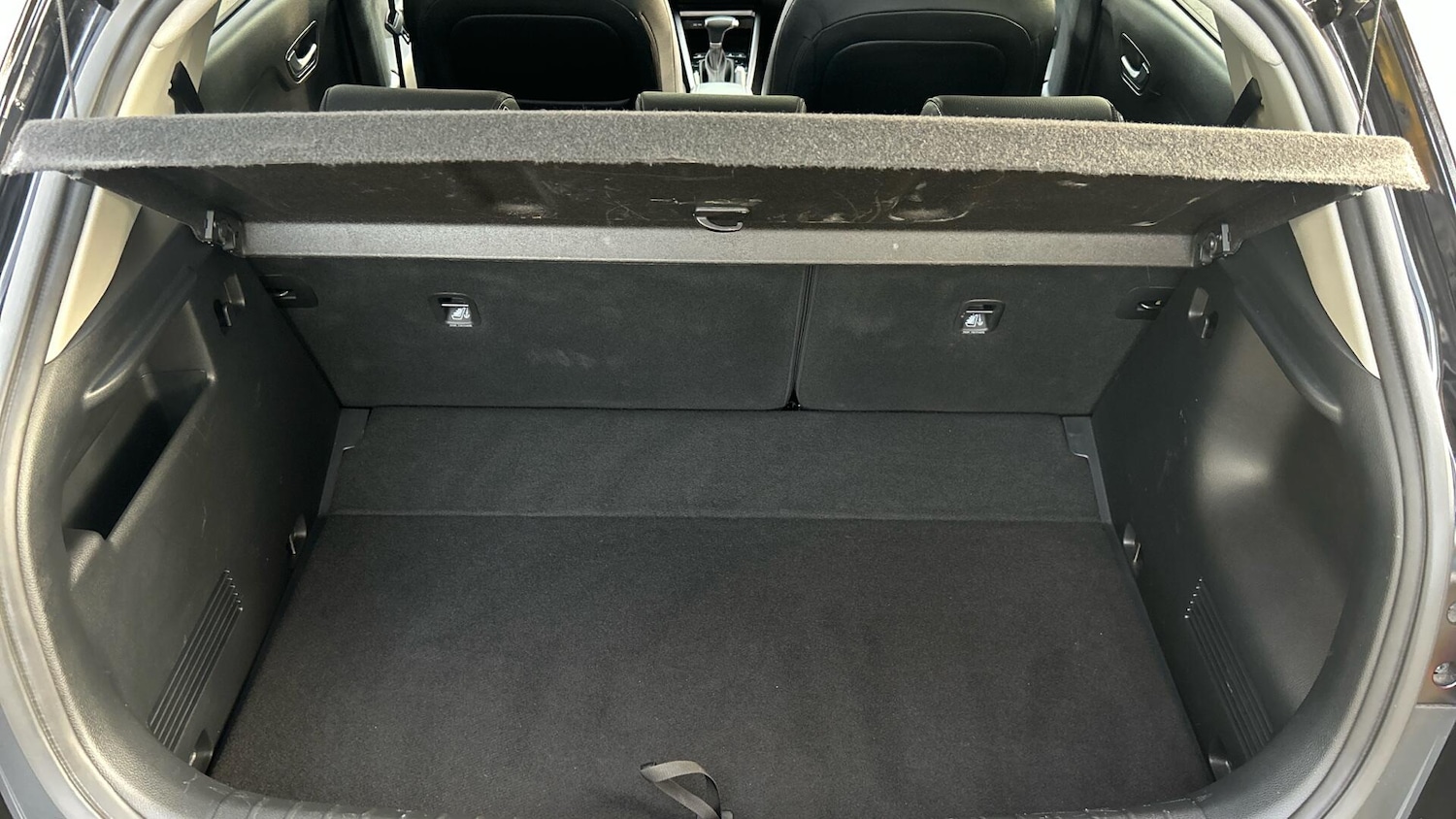 Used Kia Stonic 2023 for sale - 76336232: Photo 13