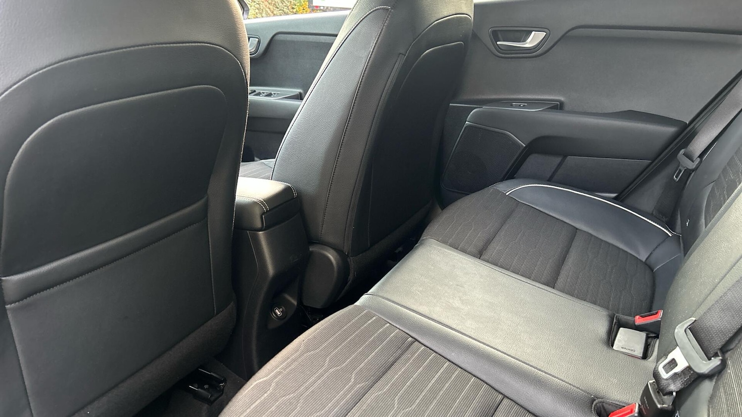 Used Kia Stonic 2023 for sale - 76336232: Photo 14