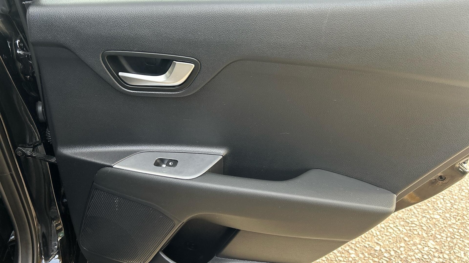 Used Kia Stonic 2023 for sale - 76336232: Photo 25