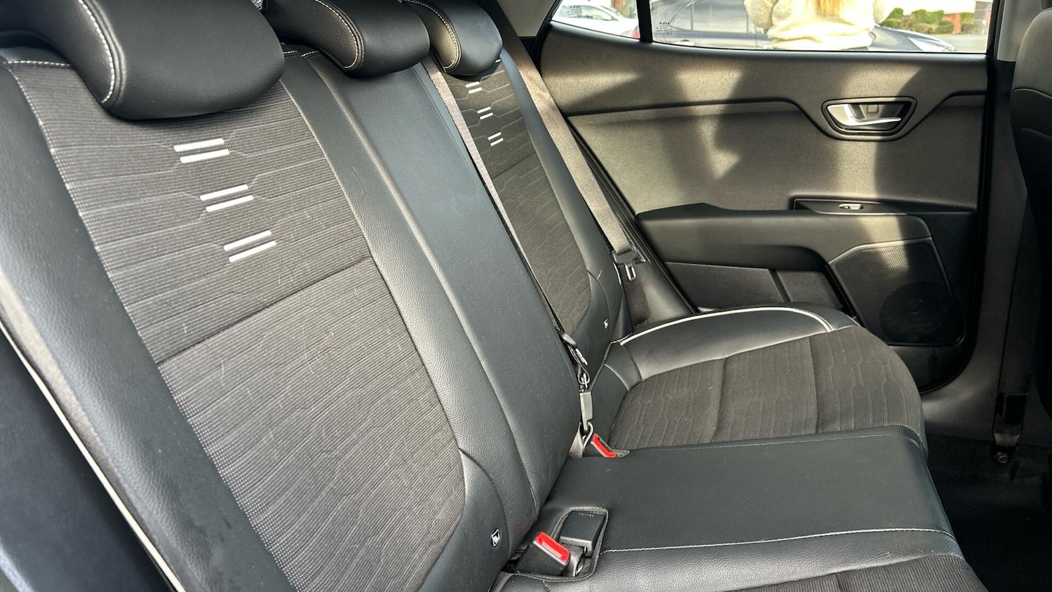 Used Kia Stonic 2023 for sale - 76336232: Photo 26