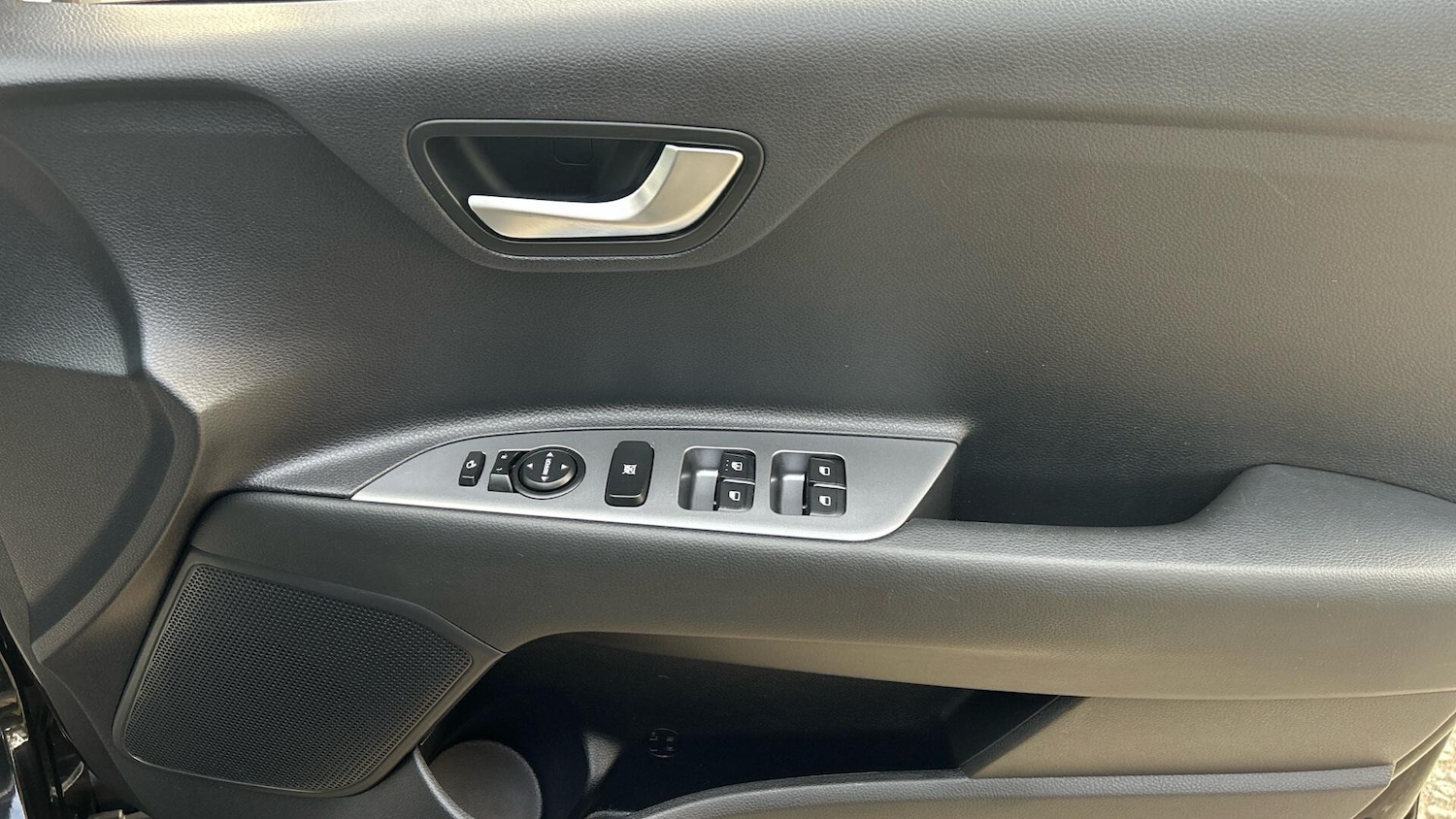 Used Kia Stonic 2023 for sale - 76336232: Photo 27