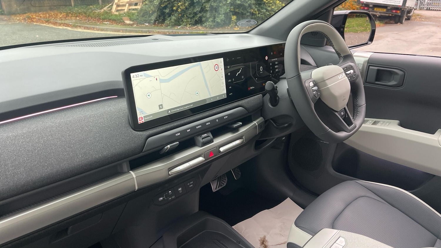 Used Kia EV3 2025 for sale - 77016435: Photo 3