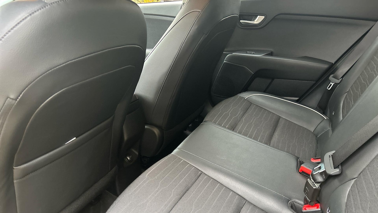 Used Kia Stonic 2022 for sale - 76337736: Photo 13