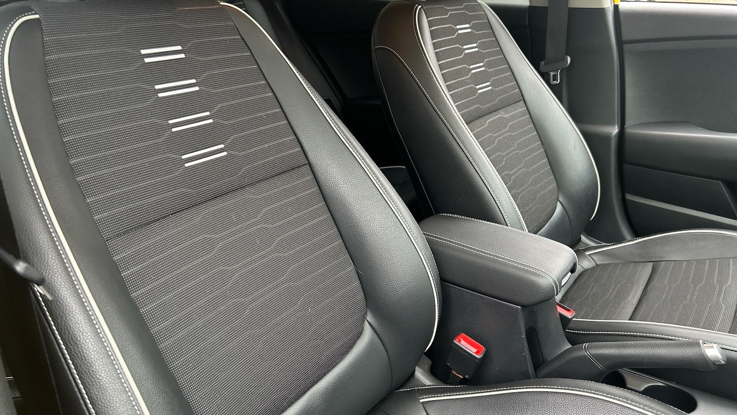 Used Kia Stonic 2022 for sale - 76337736: Photo 26