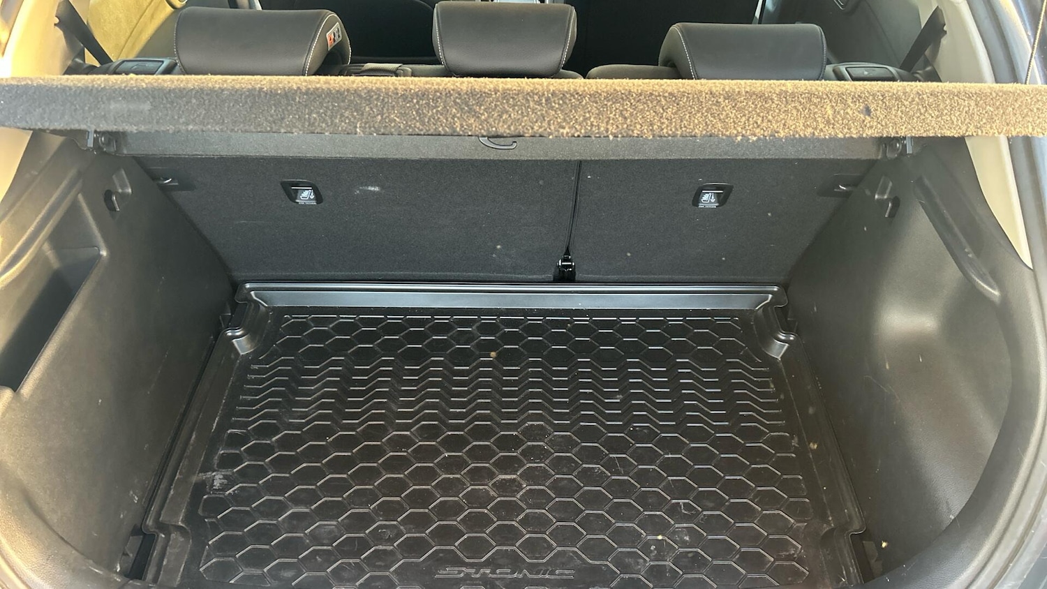 Used Kia Stonic 2018 for sale - 76380518: Photo 13