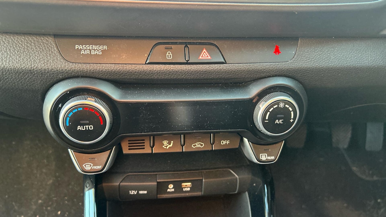 Used Kia Stonic 2018 for sale - 76380518: Photo 19