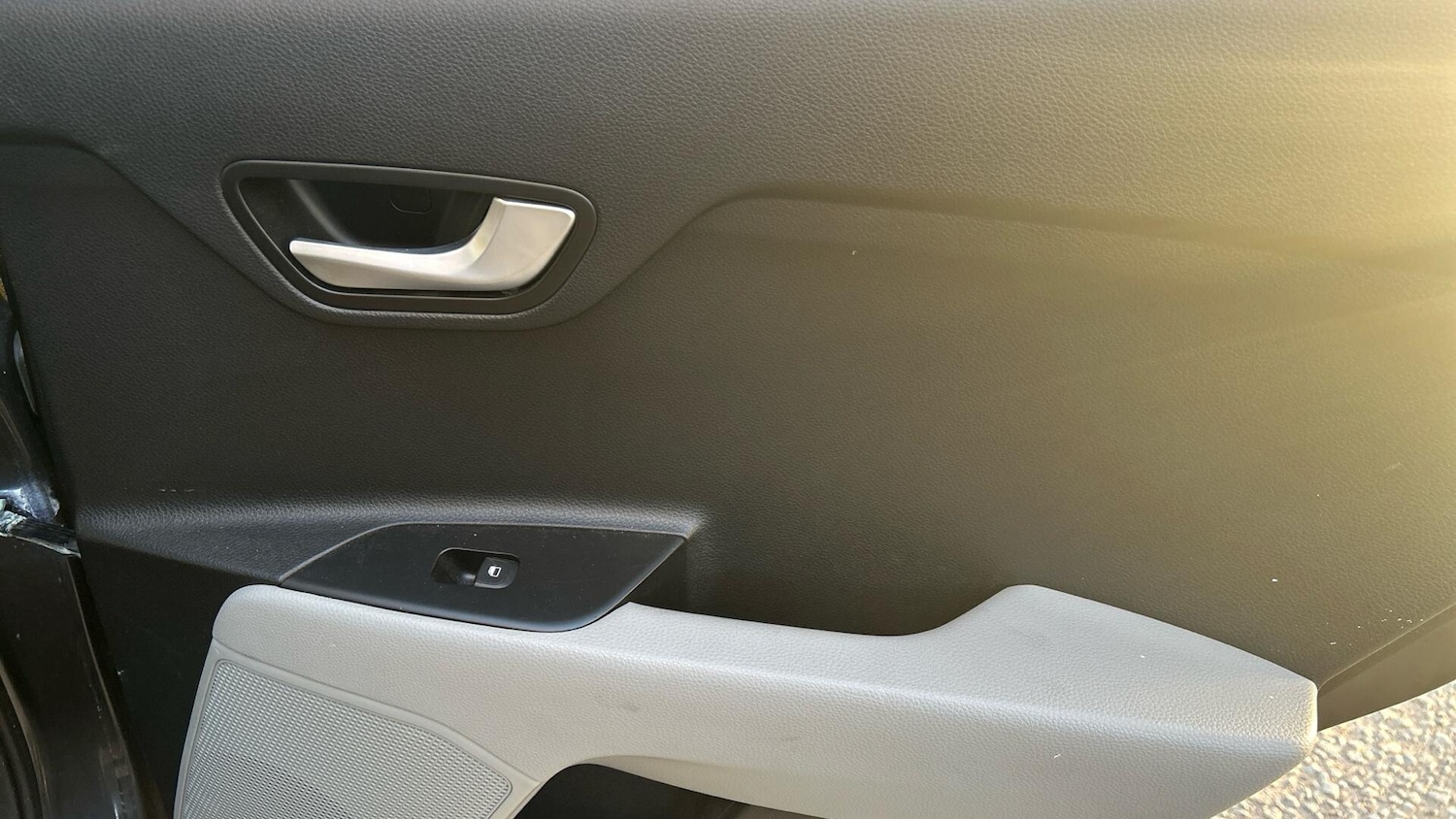 Used Kia Stonic 2018 for sale - 76380518: Photo 24