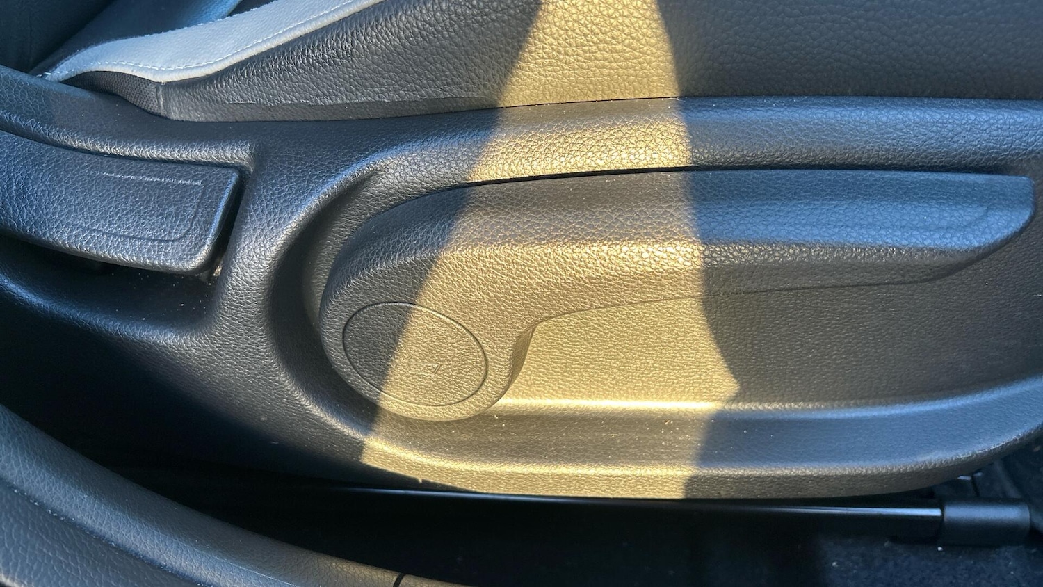 Used Kia Stonic 2018 for sale - 76380518: Photo 31