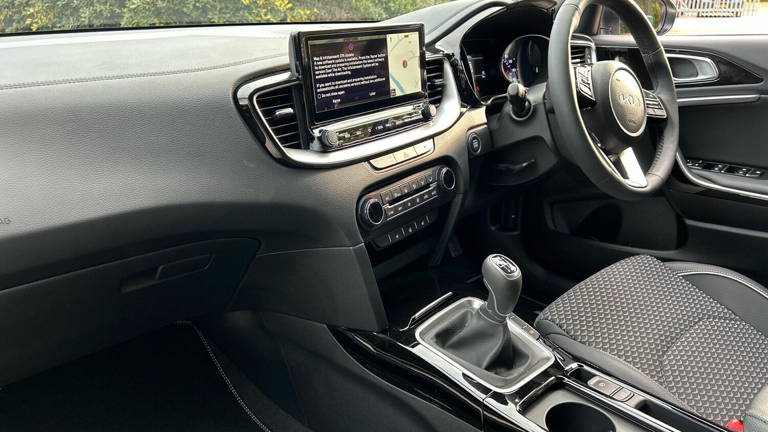 Used Kia XCeed 2025 for sale - 76823458: Photo 3